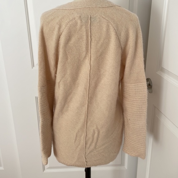 Comfy stylish oversized sweater. Size M - Picture 4 of 8